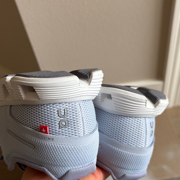 EUC on cloud 5 heather/fossil size 5.5 with original box and extra laces - Picture 12 of 16